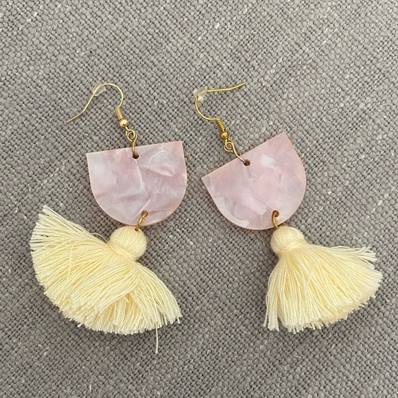 Jewelry - Thread and marbled acrylic earrings!